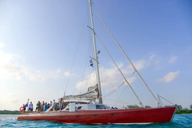 catamaran-puerto-aventuras-80-personas-4