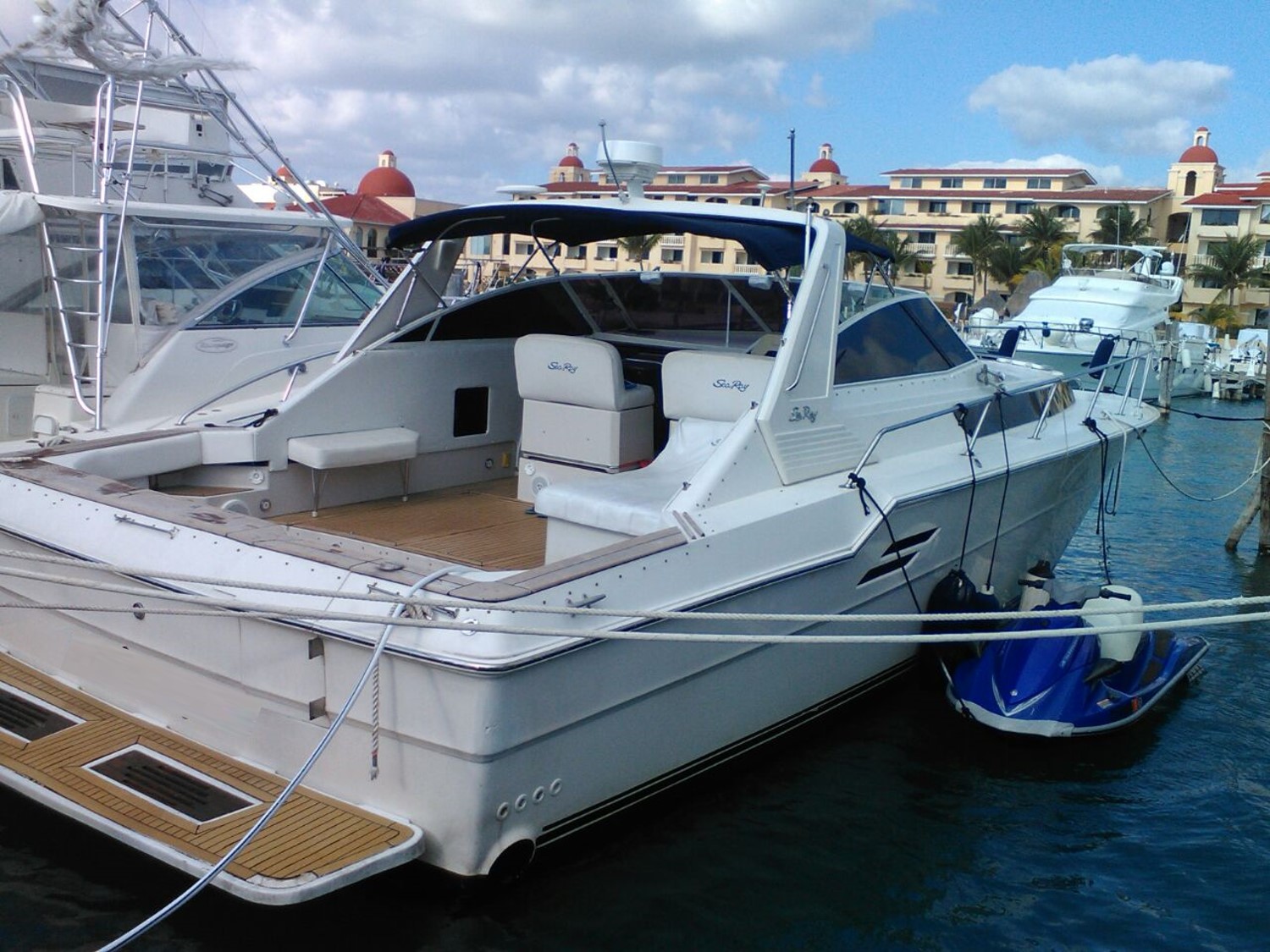 Renta de Yate Sea Ray de 46 pies en Cancún Renta de yate privado para ir a Cozumel y viaje en yate a Holbox todo incluido VIP Servicio